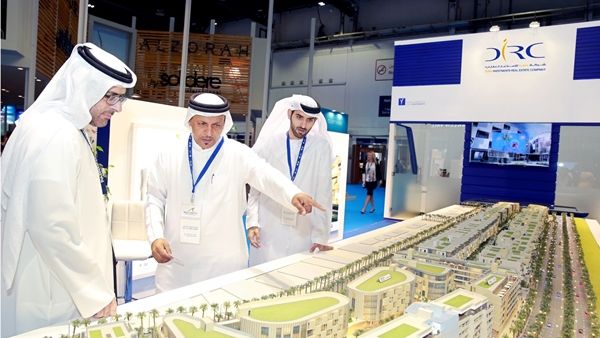 DIRC General Manager Obaid Al Salami explaining the components of Mirdif Hills