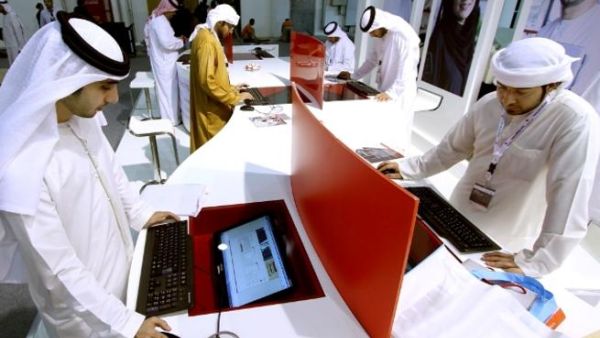 Applicants applying for jobs at the municipal system’s stand at Tawdheef Applicants applying for jobs at the municipal system’s stand at Tawdheef