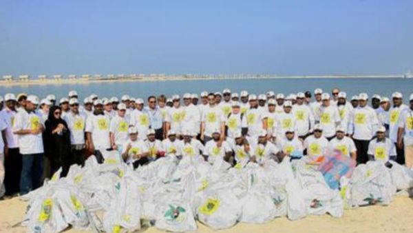 DP World, UAE Region employees at the Clean-up event