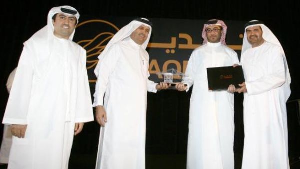 جمال ماجد بن ثنية، ومحمد المعلم، ومحمد علي أحمد خلال حفل تكريم الموظفين المميزين