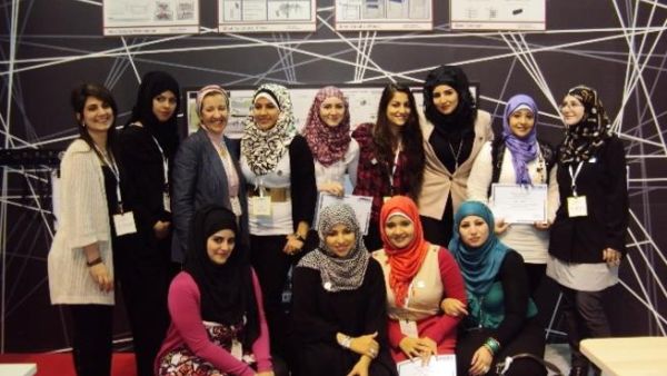 طالبات جامعة أبوظبي خلال الحفل