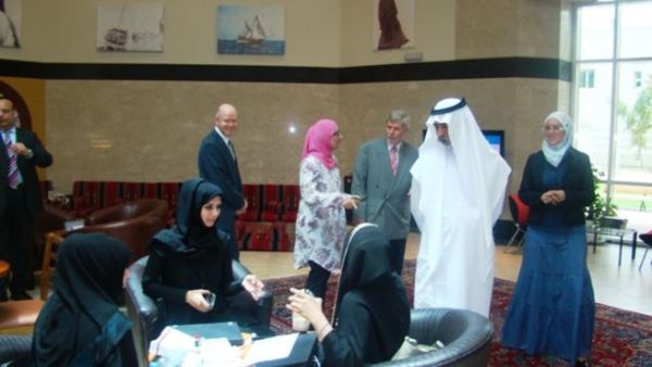 الشيخ نهيان بن مبارك آل نهيان خلال الزيارة