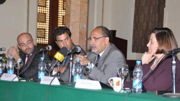 خلال لقاء المائدة المستديرة بالجامعة الأمريكية بالقاهرة