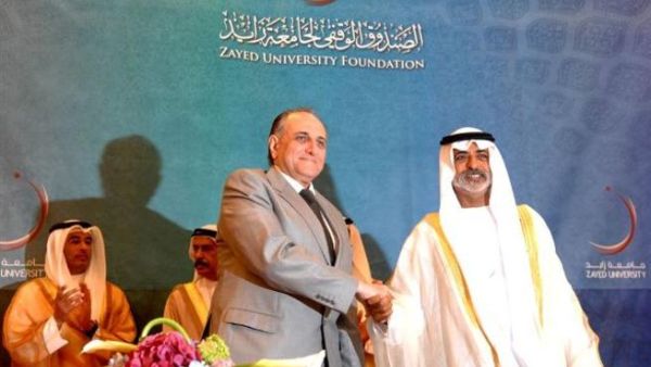 الشيخ نهيان بن مبارك، وزير التعليم العالي والبحث العلمي رئيس جامعة زايد، وعثمان سلطان، الرئيس التنفيذي لـ دو 