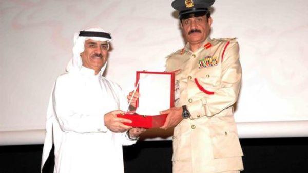 Major General Khamis Matar Al Mazina, deputy director of Dubai police honoring Hussain Kazim, Manager Corporate Communications at Emarat Major General Khamis Matar Al Mazina, deputy director of Dubai police honoring Hussain Kazim, Manager Corporate Communications at Emarat