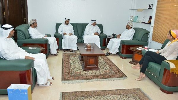 أحمد محبوب مصبح، خلال اجتماعه مع سالم مسلم سمحان الكثيري ، رئيس مكتب سلطنة عمان التجاري في دبي