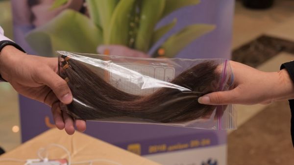 13 female employees donated locks of hair which will be used to make artificial hair for cancer patients.