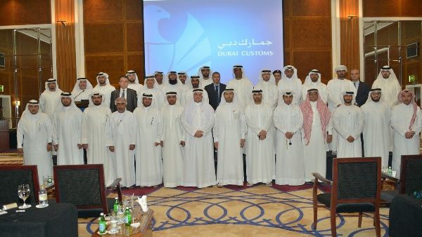 سعيد الطاير يتوسط الحضور في مبادرة الشحنات المشبوهة