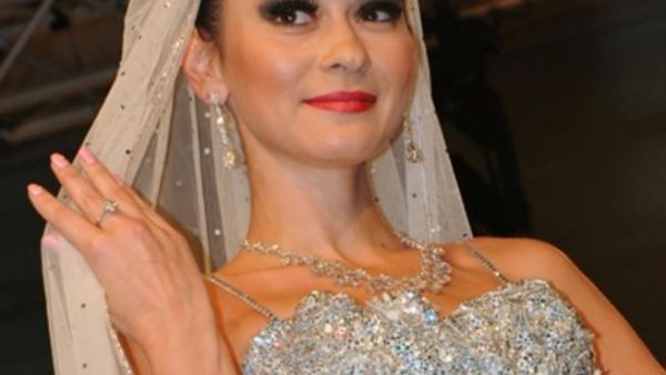 26 sets from new “Zaffa” collection showcased during fashion show
