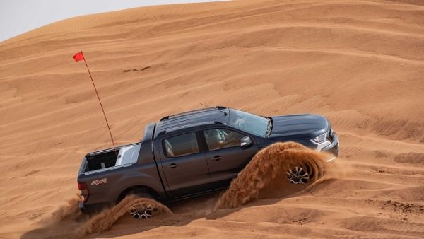 تؤمّن لك القيادة في الصحراء متعة لا توصف ولكن لا مفرّ من أن تعلق مركبتك في الرمال عاجلاً أم آجلاً.
