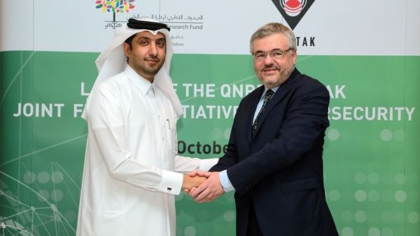 الدكتور حمد الإبراهيم، نائب الرئيس التنفيذي لقطاع البحوث والتطوير بمؤسسة قطر، والدكتور أوركون هاسيكي أوغلو، نائب رئيس المجلس التركي للبحوث العلمية والتكنولوجية، خلال إطلاق مبادرة التمويل المشترك حول الأمن الإلكتروني. الدكتور حمد الإبراهيم، نائب الرئيس التنفيذي لقطاع البحوث والتطوير بمؤسسة قطر، والدكتور أوركون هاسيكي أوغلو، نائب رئيس المجلس التركي للبحوث العلمية والتكنولوجية، خلال إطلاق مبادرة التمويل المشترك حول الأمن الإلكتروني.