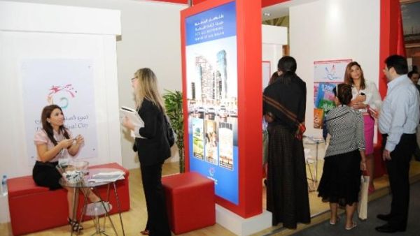 تستقبل مؤسسة دبي للفعاليات والترويج التجاري والمراكز التجارية المشاركة الزوار في جناح المؤسسة الكائن في القاعة رقم 3 في مركز دبي التجاري العالمي حتى اختتام فعاليات "الملتقى 2011" مساء يوم الخميس 5 مايو