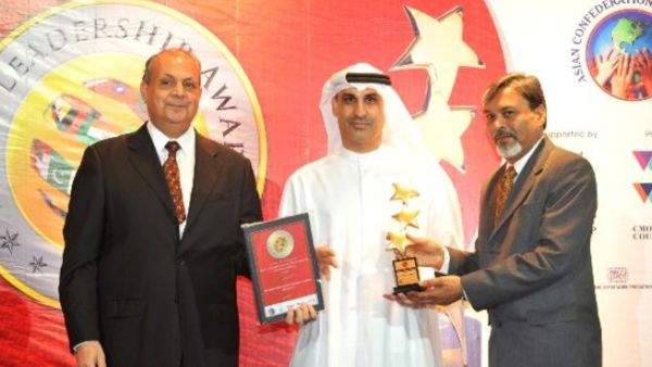 Khalid Hadi, Director of Brand and Corporate Communications of ENOC receives the Asia Leadership Award for ‘Best Corporate Social Responsibility Practice’ from the organizers Khalid Hadi, Director of Brand and Corporate Communications of ENOC receives the Asia Leadership Award for ‘Best Corporate Social Responsibility Practice’ from the organizers