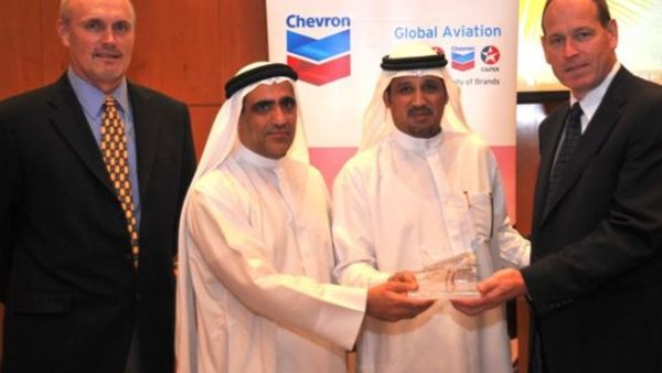 Saeed Abdullah Khoory, ENOC’s Chief Executive Officer receiving the Chevron Global Aviation President's Award from Martin Donohue, Chevron’s Vice President of Africa, Middle East and Pakistan