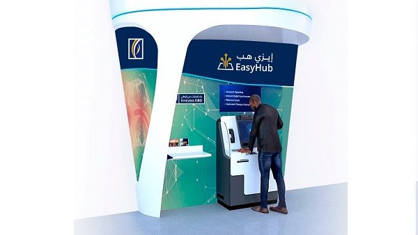 تأتي منصات بنك الإمارات دبي الوطني Easyhub لتوفر للعملاء تجربة مصرفية ذاتية الخدمة بمساعدة مستشار مصرفي يرشدهم عبر الفيديو من خلال التعليمات التي تظهر على الشاشة لمساعدتهم خطوة بخطوة. 