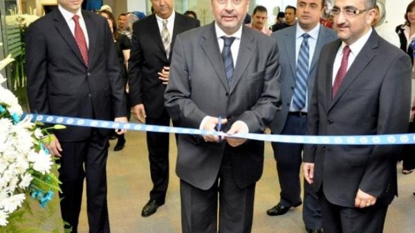 الدكتور ماجد عثمان، الوزير المصري للاتصالات وتكنولوجيا المعلومات، يفتتح المقر الجديد لشركة إتش بي في القرية الذكية