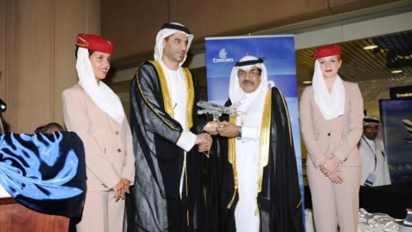 Ahmed Khoory presents Abdulla Al Tassan with a crystal Emirates A380 aircraft
