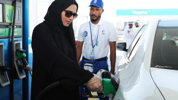 Emirati woman chooses Self Service option at ADNOC service stations.