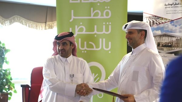 المهندس سعدي السعيد، مدير الشؤون الإدارية والتخطيط في مكتبة قطر الوطنية، والمهندس عبدالعزيز الحمادي، مدير إدارة الترشيد وكفاءة الطاقة في كهرماء