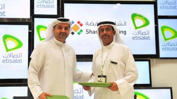 عبدالعزيز حمد تريم، مدير عام منطقة الإمارات الشمالية في "اتصالات" ووليد الهاشمي، الرئيس التنفيذي لدى الشارقة القابضة عبدالعزيز حمد تريم، مدير عام منطقة الإمارات الشمالية في "اتصالات" ووليد الهاشمي، الرئيس التنفيذي لدى الشارقة القابضة