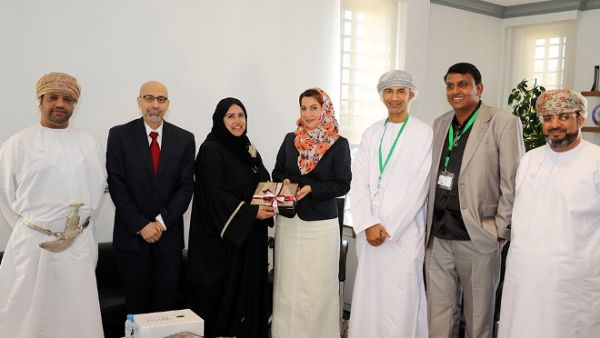 السيد فراس المير، مسؤول البحوث وتطوير السياسات بمؤتمر "ويش"، يقدم نتائج بحث حول التوحد خلال ورشة العمل الدولية الخامسة حول الغذاء وصحة الدماغ التي أقيمت في سلطنة عُمان.