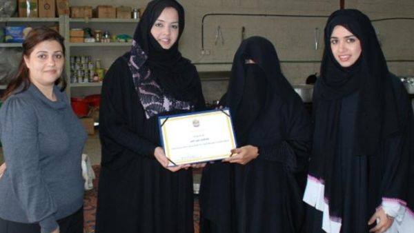 تكريم المؤسسة الى فاطمة عابد تكريم المؤسسة الى فاطمة عابد