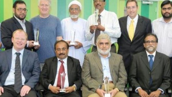 أعضاء مجلس وكلاء الفطيم للسيارات مع لين هونت رئيس- قسم الفطيم للسيارات