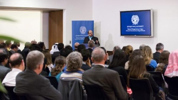 الدكتور ر.سيتارامان الرئيس التنفيذي لمجموعة بنك الدوحة خلال المحاضرة 