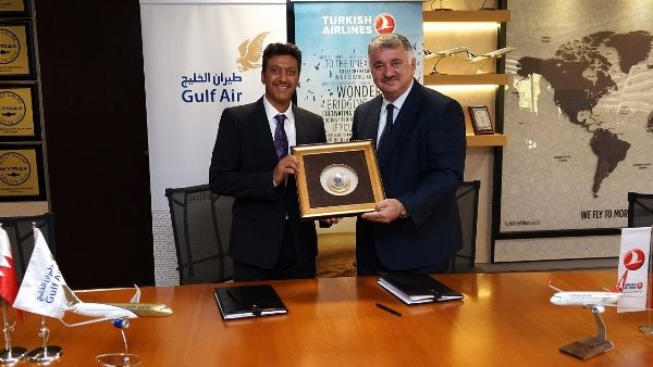 Gulf Air’s Deputy Chief Executive Officer, Captain Waleed Abdul Hameed Al Alawi, and Turkish Airlines’ Deputy Chairman and CEO, Mr. Bilal Ekşi signed the agreement together in the presence of senior officials from both airlines. Gulf Air’s Deputy Chief Executive Officer, Captain Waleed Abdul Hameed Al Alawi, and Turkish Airlines’ Deputy Chairman and CEO, Mr. Bilal Ekşi signed the agreement together in the presence of senior officials from both airlines.