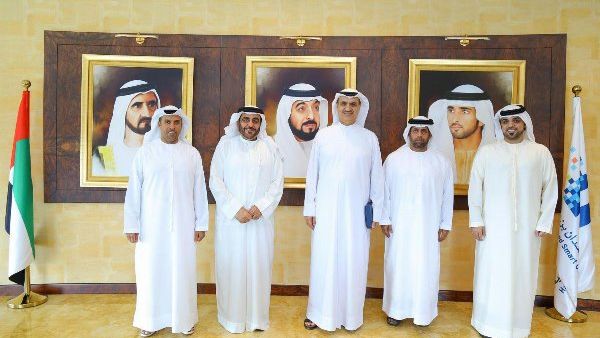استقبل الدكتور منصور العور، رئيس جامعة حمدان بن محمد الذكية مؤخراً سعادة أحمد عبد الكريم جلفار، مدير عام هيئة تنمية المجتمع بدبي، على رأس وفد رفيع المستوى لمناقشة أطر التعاون الثنائي. استقبل الدكتور منصور العور، رئيس جامعة حمدان بن محمد الذكية مؤخراً سعادة أحمد عبد الكريم جلفار، مدير عام هيئة تنمية المجتمع بدبي، على رأس وفد رفيع المستوى لمناقشة أطر التعاون الثنائي.