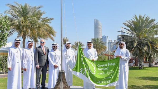 Abu Dhabi City Municipality has achieved a fresh privilege of hoisting the Green Flag at the Corniche Beach Park.