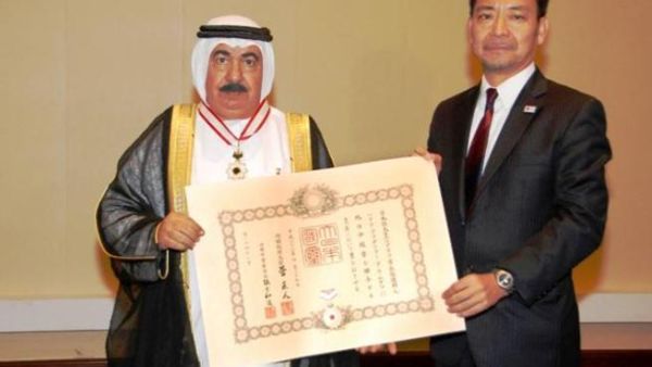 Hamad Abdullah Al Mutawah, Managing Director of RAK Ceramics receiving the award
