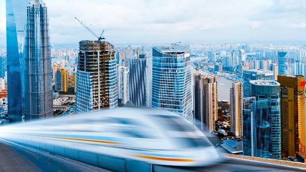 هواوي من خلال توفير أحدث حلول الاتصالات وتقنية المعلومات المصممة خصيصاً للسكك الحديدية إلى وضع الركاب في قلب التحول الذي تشهده هذه الصناعة في المنطقة