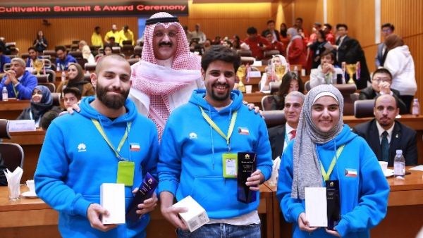 الطلاب الفائزون الطلاب الفائزون