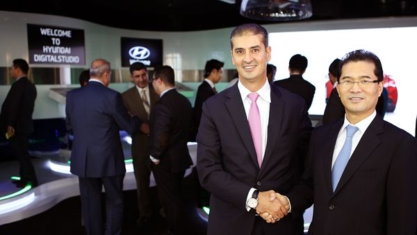 المهندس خالد عيسى، الرئيس التنفيذي للعمليات في مجموعة جمعة الماجد والسيد توم لي، نائب الرئيس ومدير المكتب الإقليمي لشركة هيونداي في الشرق الأوسط وشمال إفريقيا