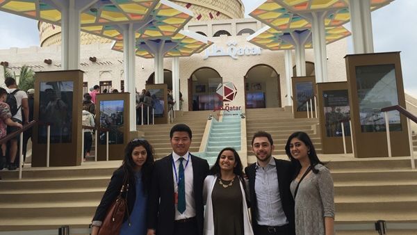 طلاب من جامعة جورجتاون قطر في مؤتمر نموذج محاكاة الأمم المتحدة في مدينة ميلانو الإيطالية