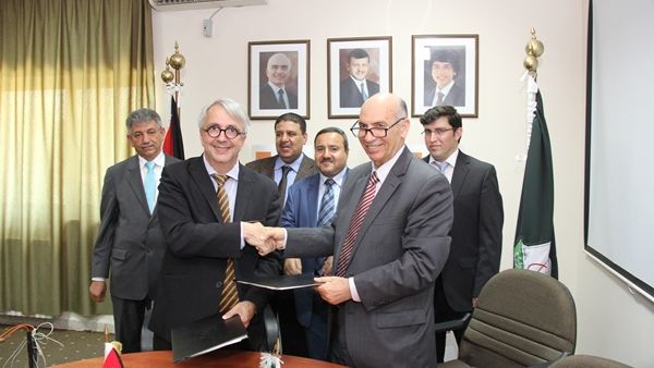 خلال الحدث