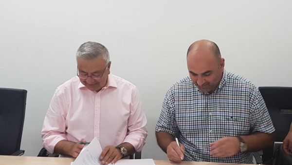الدكتور عميد عبدالنّور المؤسس والرئيس التنفيذي لمختبر بيولاب الطبي مع سفير دولة جورجيا خلال حفل التوقيع.