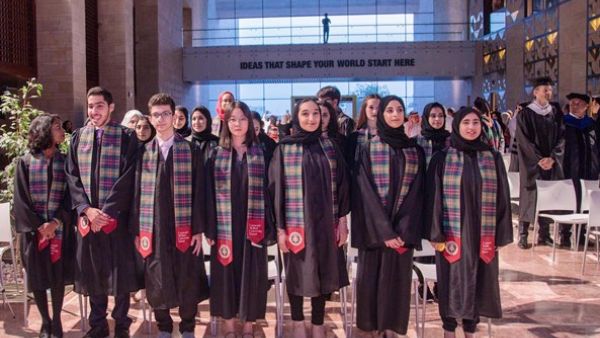 وفق التقليد المتبع في جامعة كارنيجي ميلون في قطر، سيتم منح هذه الدفعة لوحة خاصة تحمل سنة التخرج. وفق التقليد المتبع في جامعة كارنيجي ميلون في قطر، سيتم منح هذه الدفعة لوحة خاصة تحمل سنة التخرج.