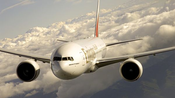 An Emirates Boeing 777-200 LR