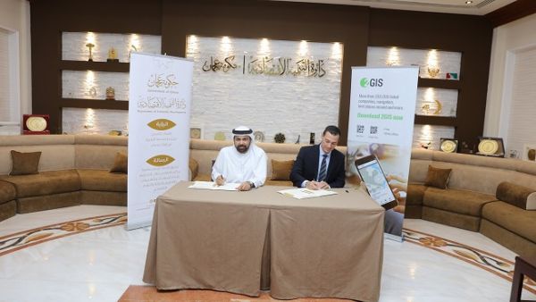 The MoU was signed by H.E. Ali Essa Al-Nuaimi, Director General of DED-Ajman and Mr.konstantin Sobolev, CEO 2GIS the representatives of UAE headquarters.