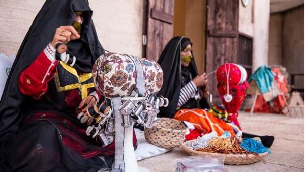 During ‘Liwa Date Festival 2018,’ the Khalifa Fund showcased 22 handicrafts and heritage products distributed in 11 stores in the pavilion. During ‘Liwa Date Festival 2018,’ the Khalifa Fund showcased 22 handicrafts and heritage products distributed in 11 stores in the pavilion.