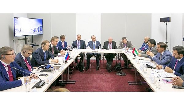 ضم وفد الدولة سعادة عبد الله آل صالح وكيل وزارة الاقتصاد لشؤون التجارة الخارجية والصناعة، وسعادة عبد الله سلطان الفن الشامسي الوكيل المساعد لقطاع الصناعة إلى جانب نخبة من ممثلي جهات حكومية ومن القطاع الخاص. ضم وفد الدولة سعادة عبد الله آل صالح وكيل وزارة الاقتصاد لشؤون التجارة الخارجية والصناعة، وسعادة عبد الله سلطان الفن الشامسي الوكيل المساعد لقطاع الصناعة إلى جانب نخبة من ممثلي جهات حكومية ومن القطاع الخاص.
