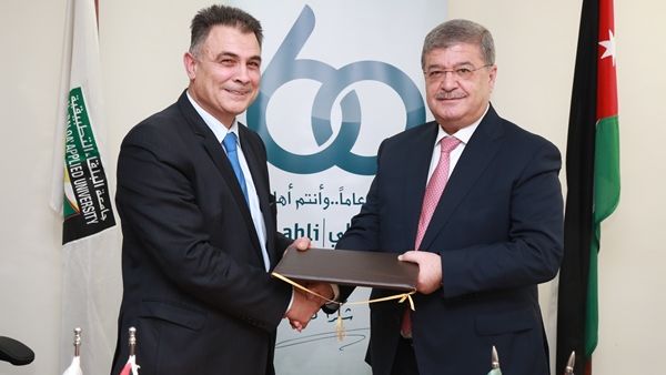 خلال الحدث خلال الحدث