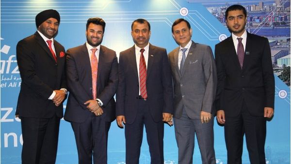 فريق جافزا أثناء الندوة