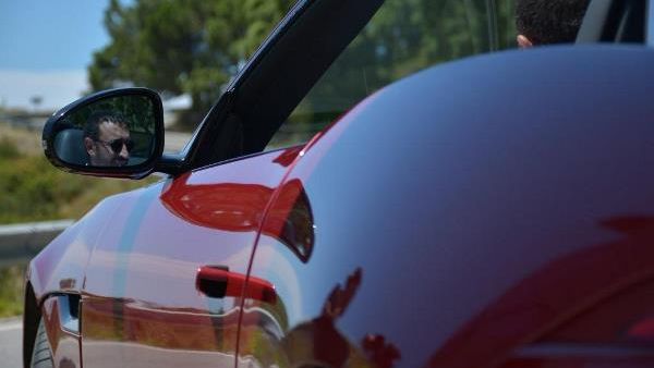 كاظم الساهر يصطحب جمهوره بجولة أندلسيّة على متن "جاكوار F-TYPE S"  في كليب "عيد العشّاق"