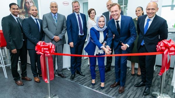 Jens-Martin Schwärzler, Executive Vice President Beauty Care (third from right) and Olfa Aouida, Head of R&D MEA, Beauty Care (sixth from left) during the ribbon cutting.