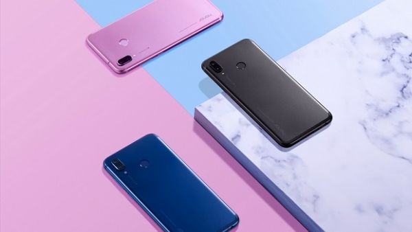 The Honor Play will be available at SAR 1,199 for purchase at Jarir, Extra, Lulu & other markets in KSA, and at AED1,199 at retail stores from August 1 in UAE. The Honor Play will be available at SAR 1,199 for purchase at Jarir, Extra, Lulu & other markets in KSA, and at AED1,199 at retail stores from August 1 in UAE.