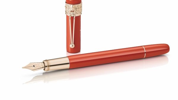 The Montblanc Heritage Rouge & Noir Spider Metamorphosis and Limited Edition 1906 are available from June in Montblanc boutiques worldwide. The Montblanc Heritage Rouge & Noir Spider Metamorphosis and Limited Edition 1906 are available from June in Montblanc boutiques worldwide.