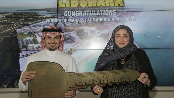 Mr. Subah Al Zayani with the Grand Prize winner, Ms. Ruqaya Abdul Hafedh Rabeei. Mr. Subah Al Zayani with the Grand Prize winner, Ms. Ruqaya Abdul Hafedh Rabeei.